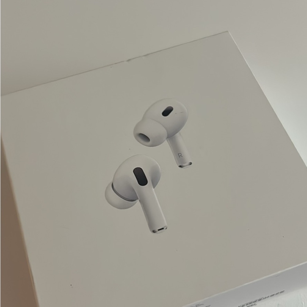 Apple White Earbud Headphones